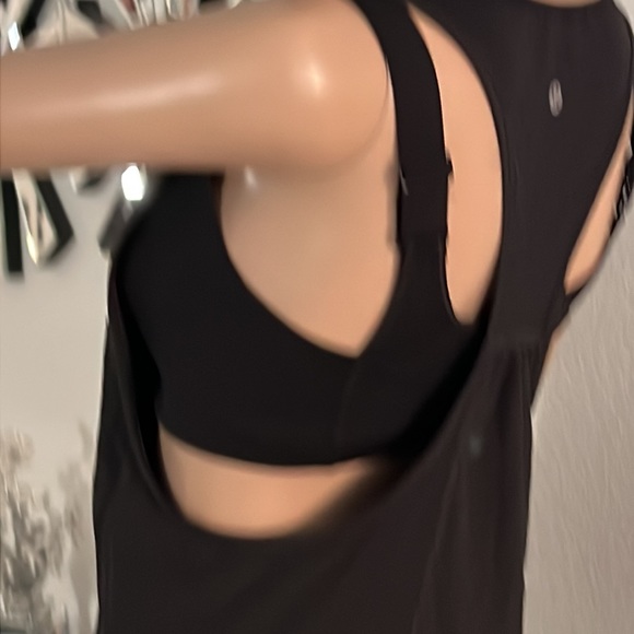 (Lululemon) ladies top size 6 please check measurement because there is no tag - Picture 11 of 17